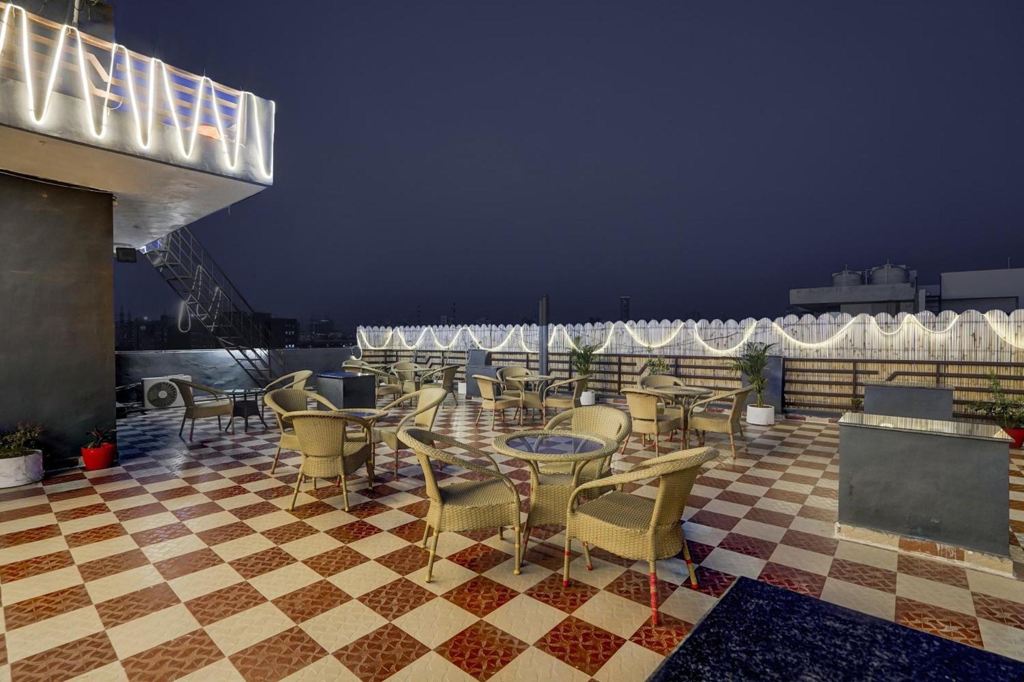 Townhouse Cloud Bay Hotel Gurgaon Buitenkant foto