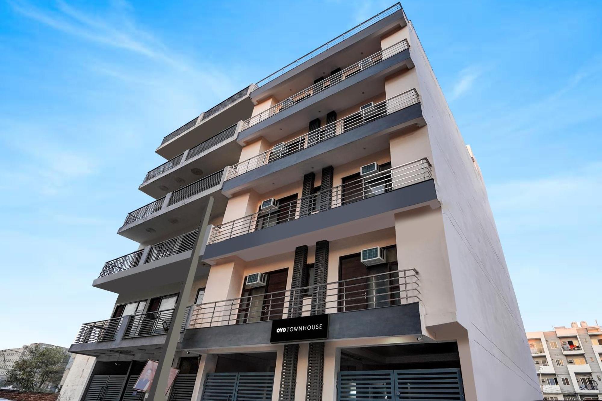 Townhouse Cloud Bay Hotel Gurgaon Buitenkant foto