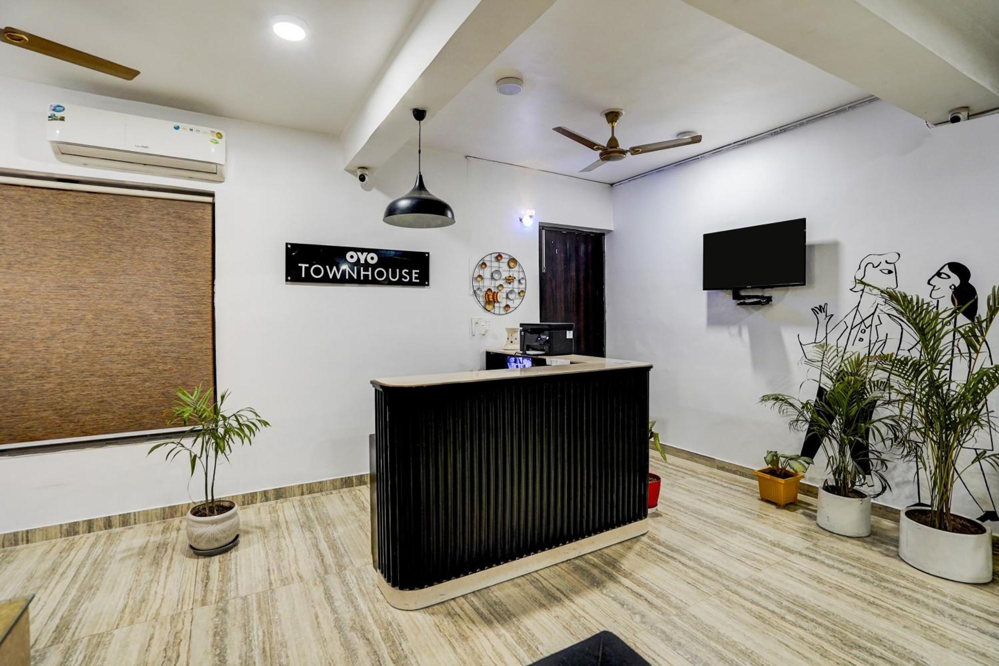 Townhouse Cloud Bay Hotel Gurgaon Buitenkant foto