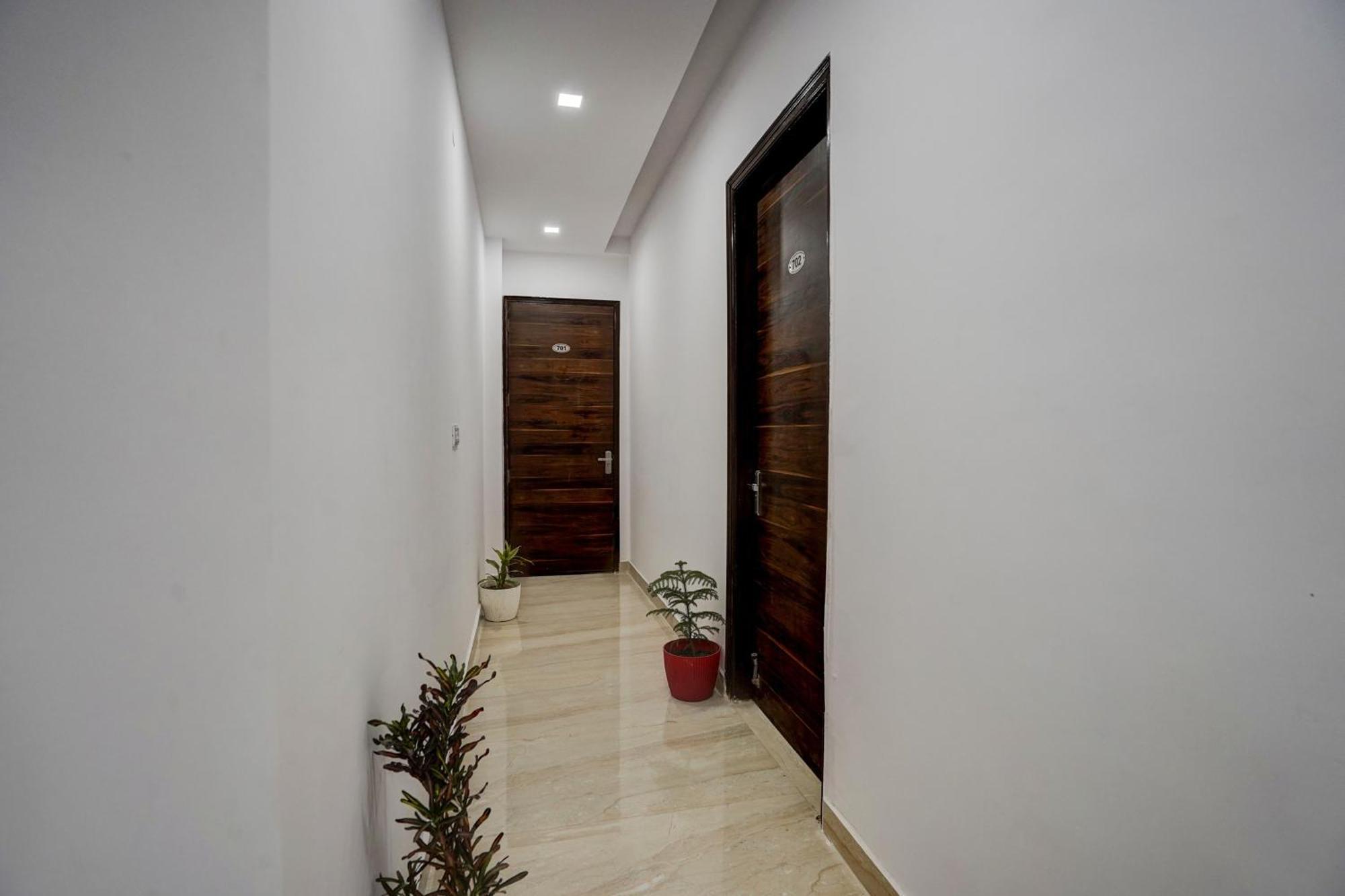 Townhouse Cloud Bay Hotel Gurgaon Buitenkant foto