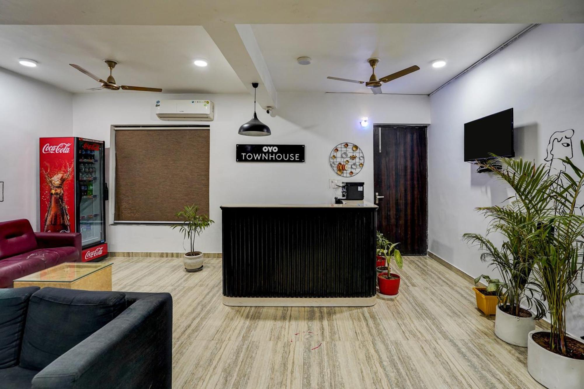 Townhouse Cloud Bay Hotel Gurgaon Buitenkant foto