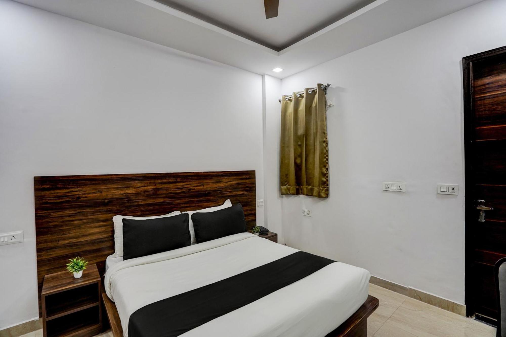 Townhouse Cloud Bay Hotel Gurgaon Buitenkant foto