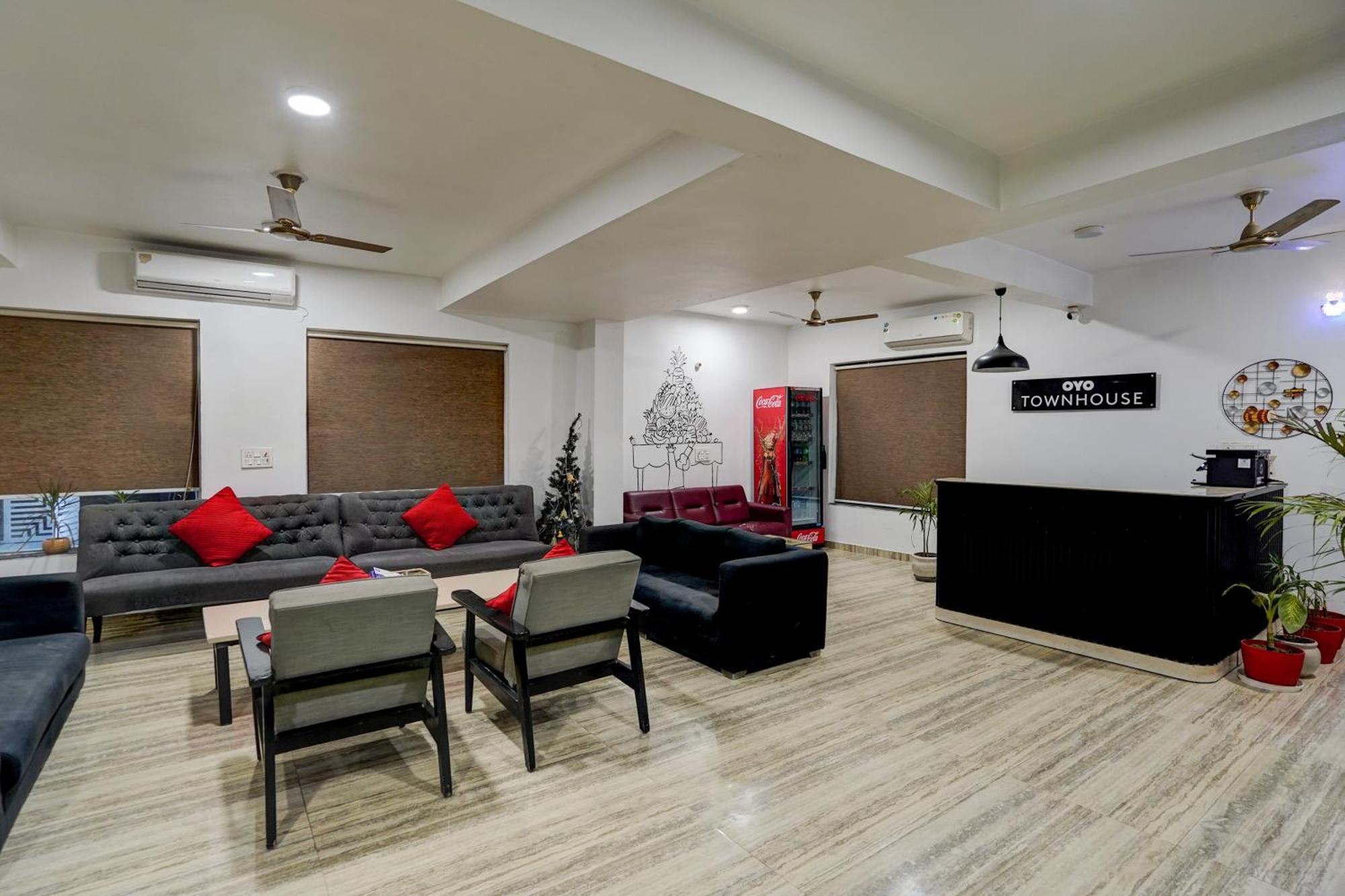 Townhouse Cloud Bay Hotel Gurgaon Buitenkant foto