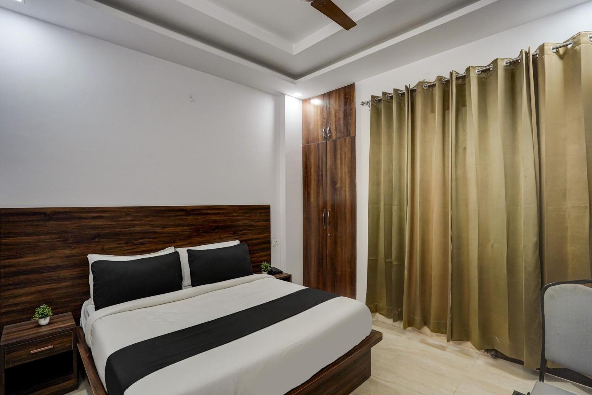 Townhouse Cloud Bay Hotel Gurgaon Buitenkant foto