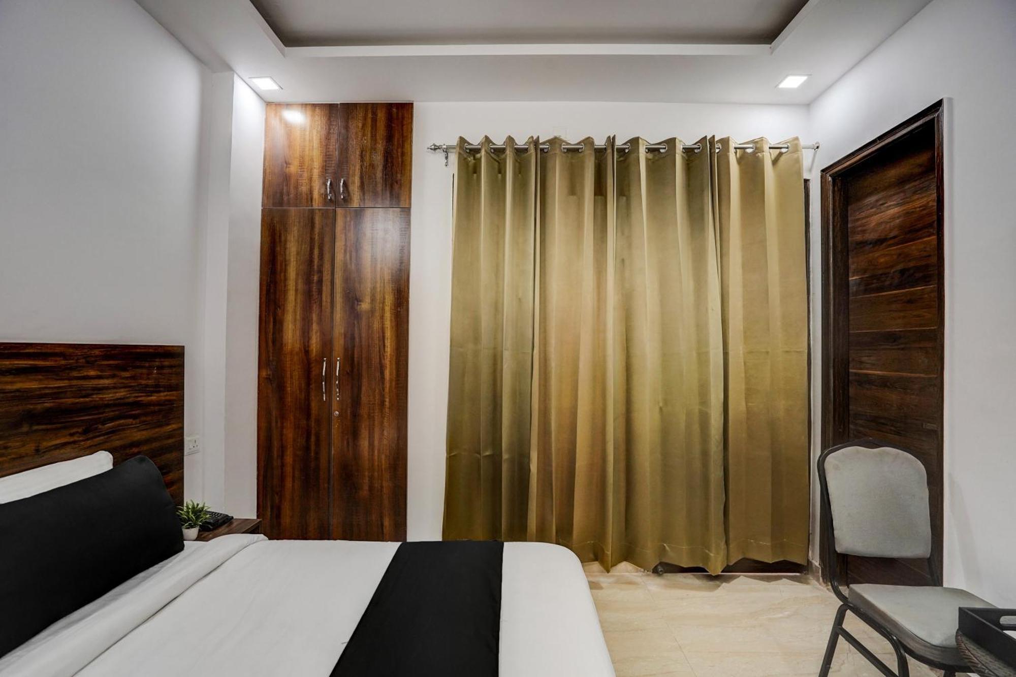 Townhouse Cloud Bay Hotel Gurgaon Buitenkant foto