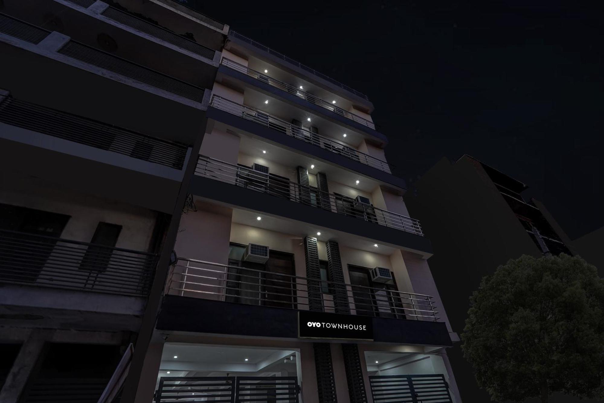 Townhouse Cloud Bay Hotel Gurgaon Buitenkant foto