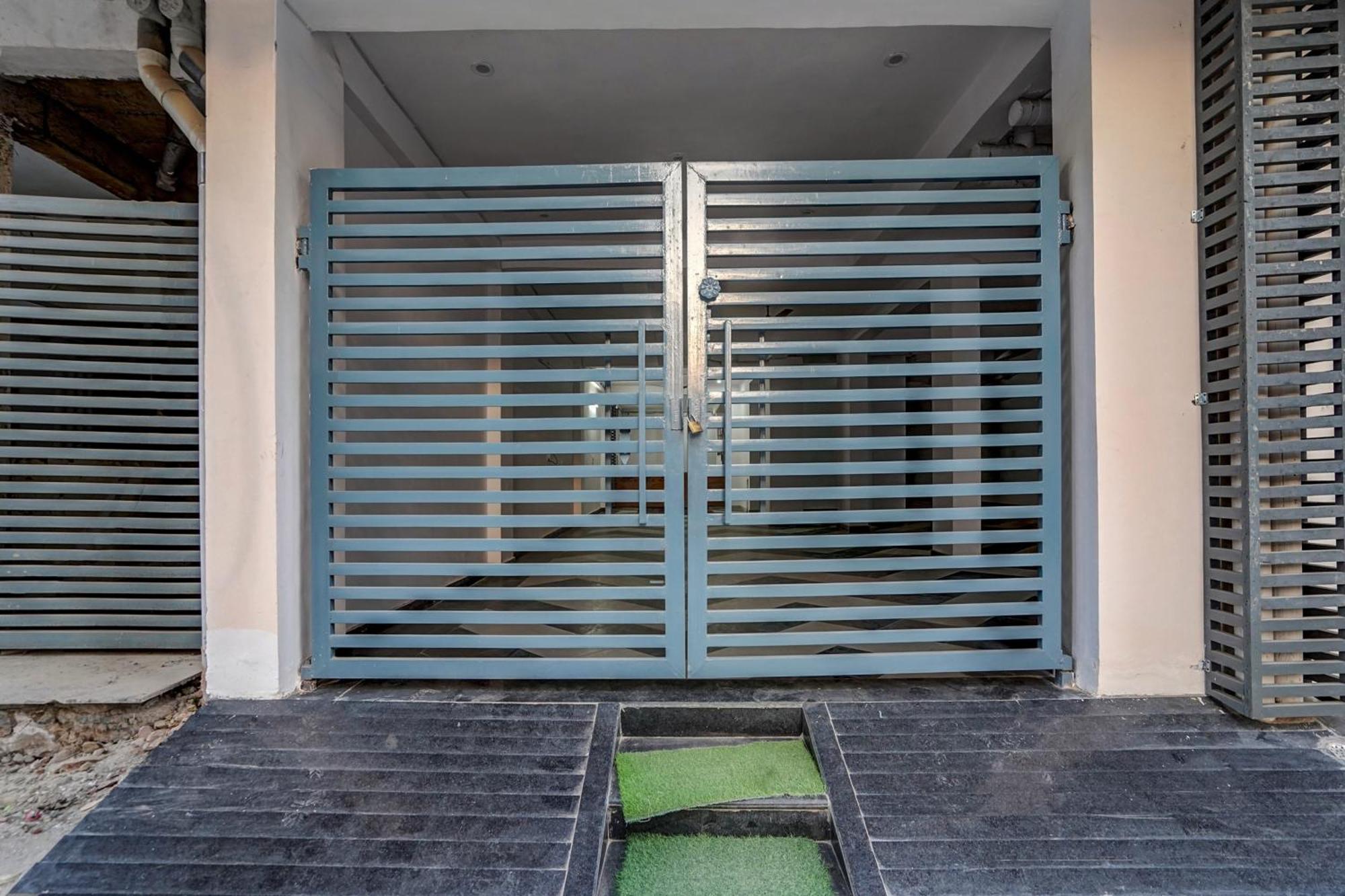Townhouse Cloud Bay Hotel Gurgaon Buitenkant foto