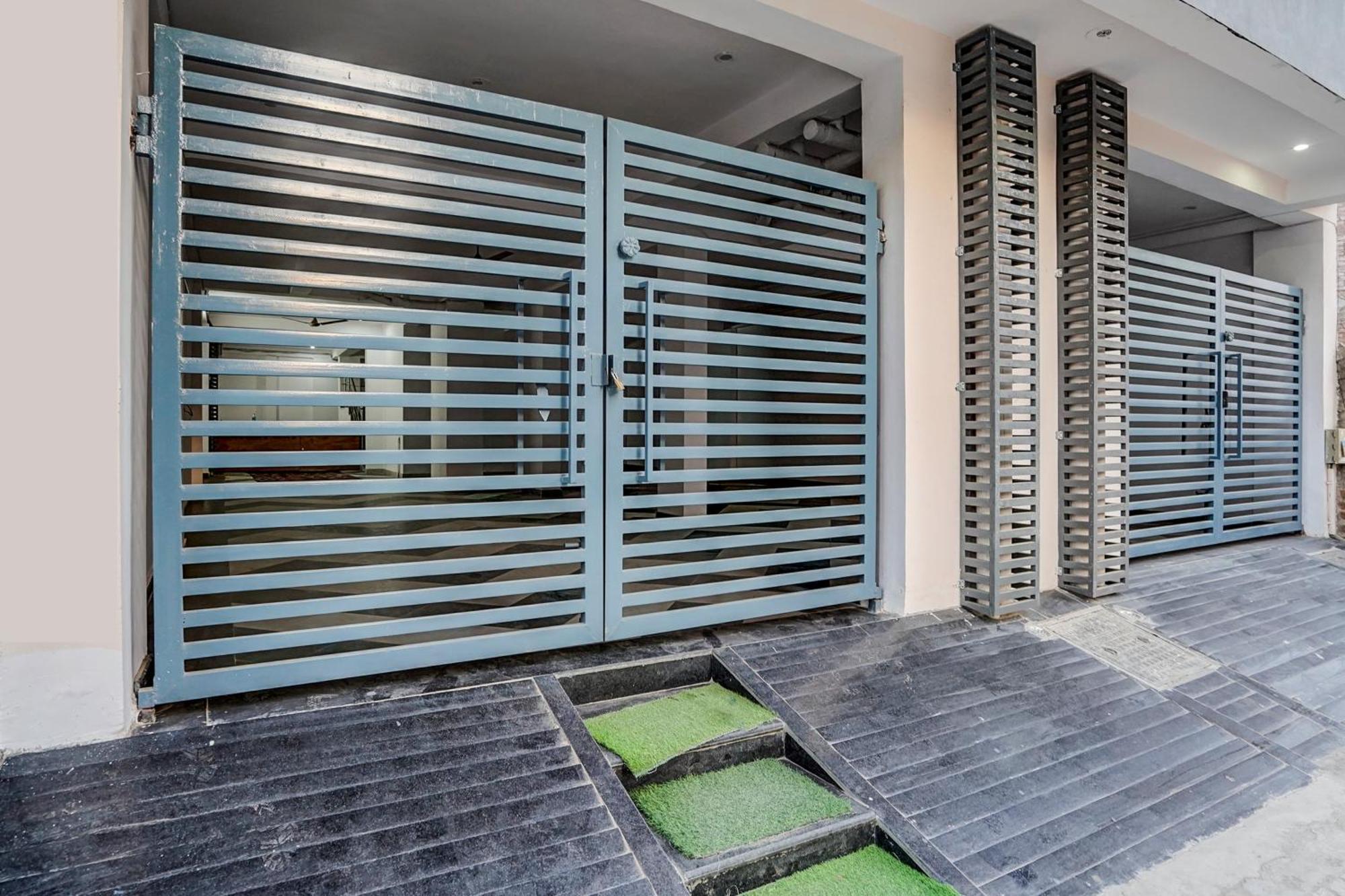 Townhouse Cloud Bay Hotel Gurgaon Buitenkant foto