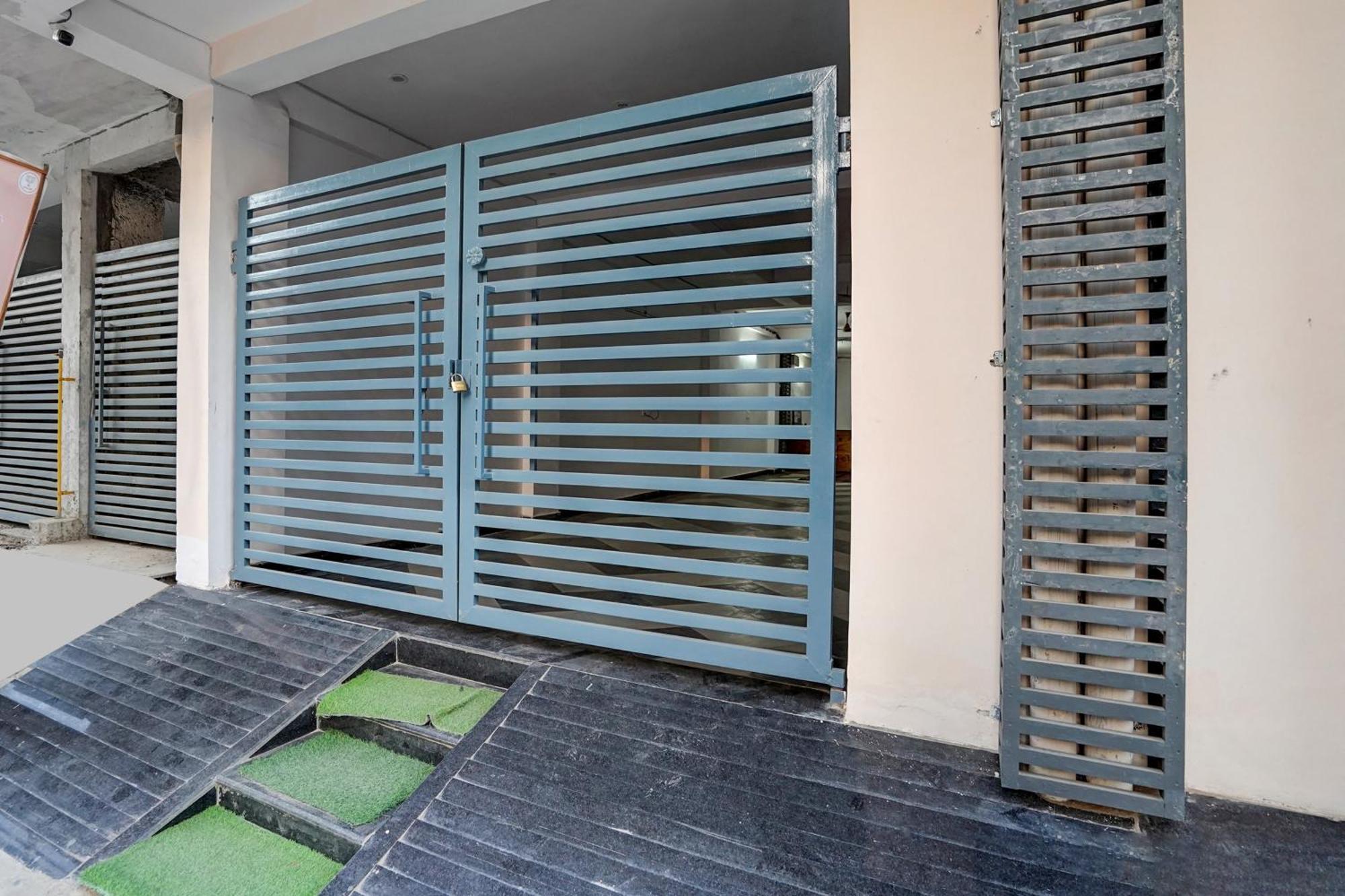 Townhouse Cloud Bay Hotel Gurgaon Buitenkant foto