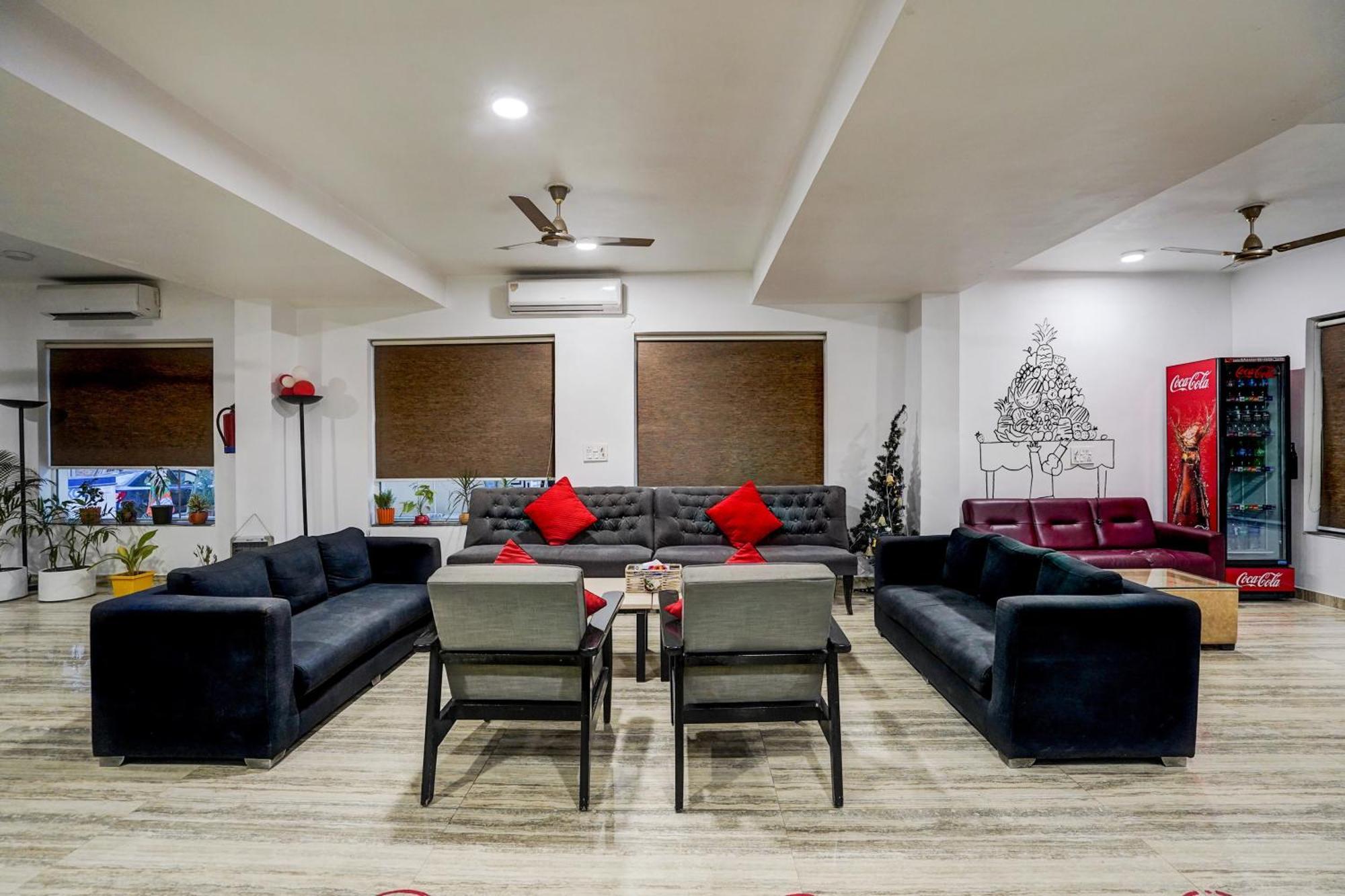 Townhouse Cloud Bay Hotel Gurgaon Buitenkant foto