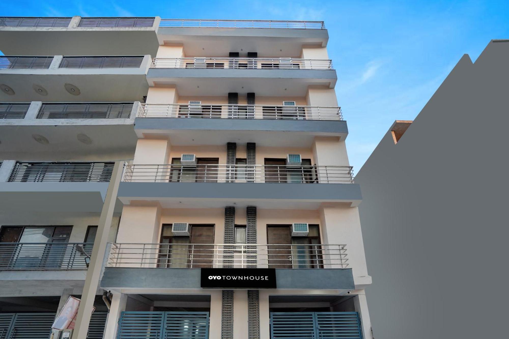 Townhouse Cloud Bay Hotel Gurgaon Buitenkant foto